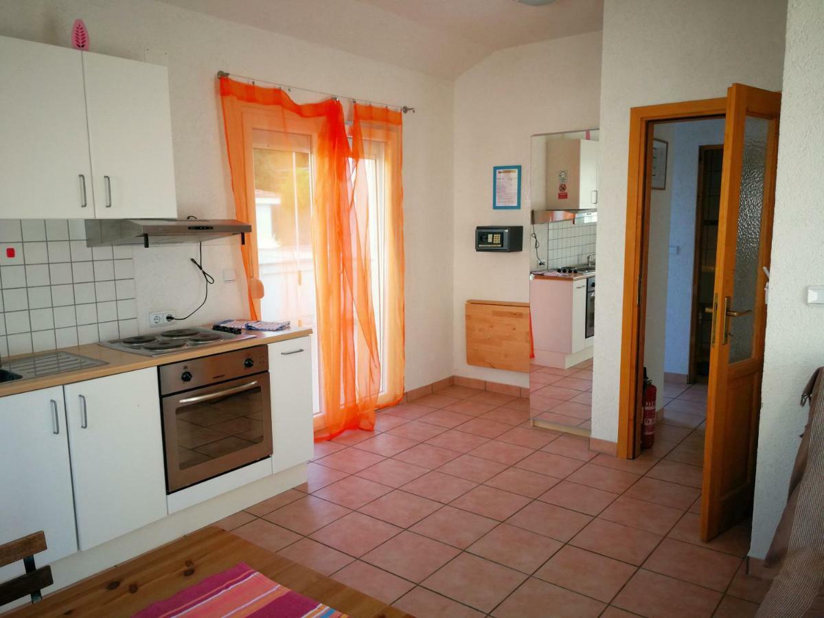 Family Friendly Apartments Island Rab Kampor Exterior foto