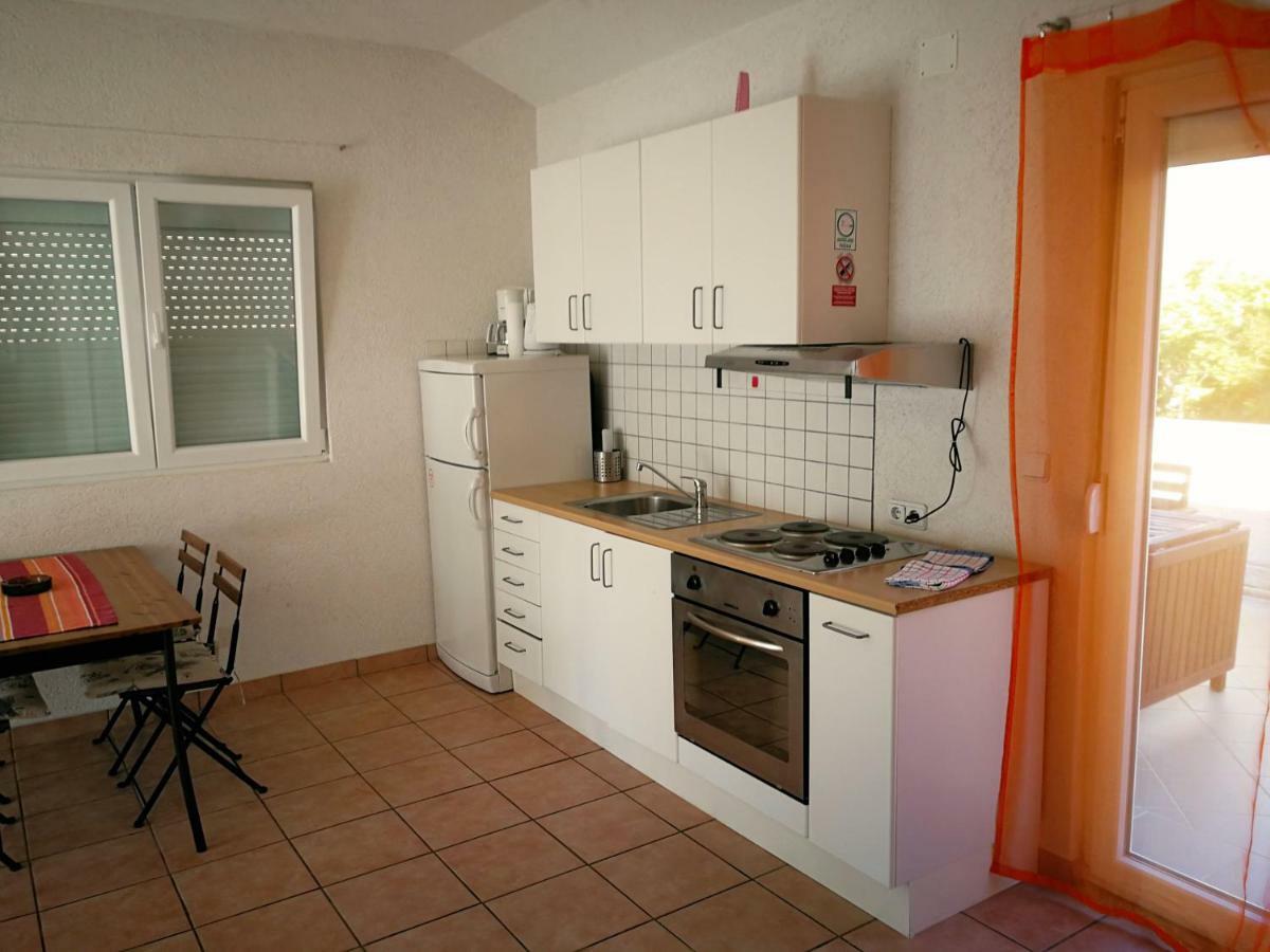 Family Friendly Apartments Island Rab Kampor Exterior foto