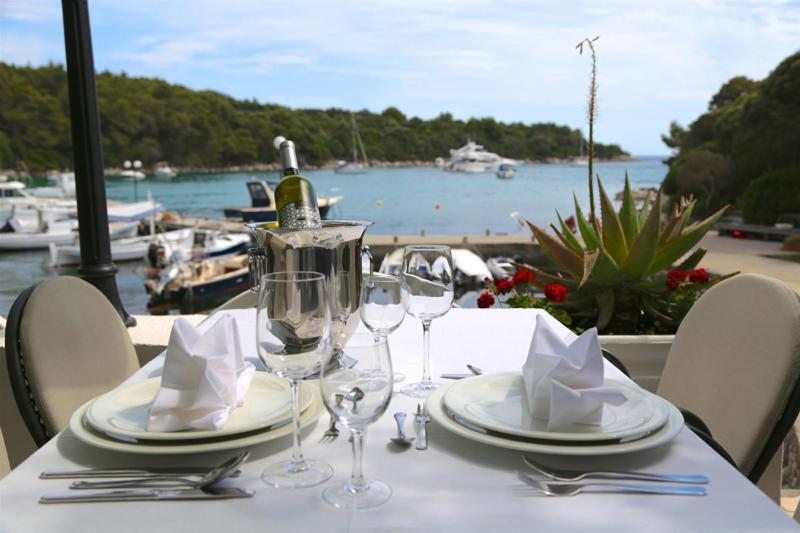 Family Friendly Apartments Island Rab Kampor Exterior foto